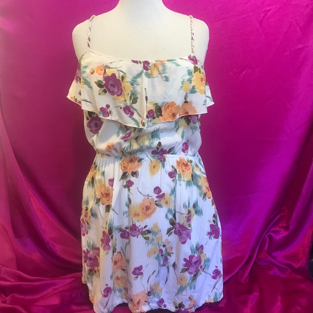 Garage size M white floral dress. Road straps. Lightly loved. With pocket